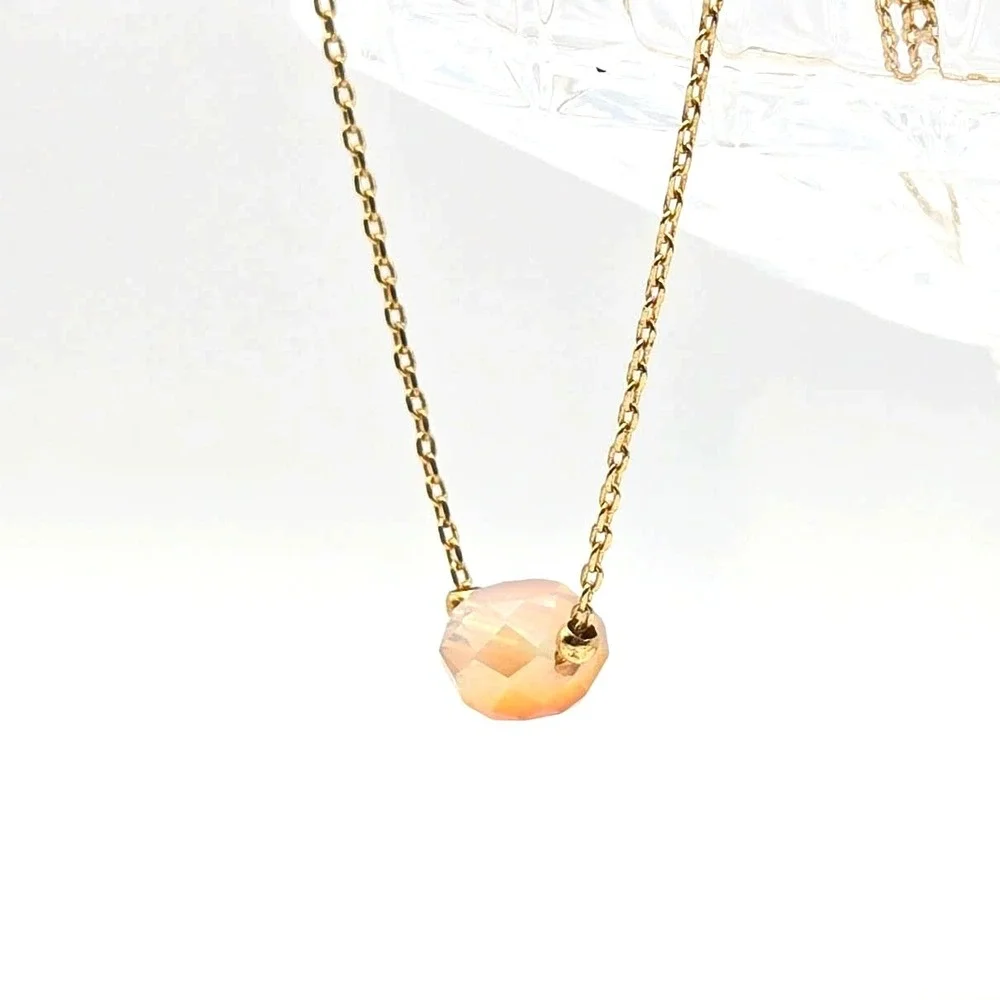 Dainty Irridescent Peachy Bead on Goldtone Cable Chain Minimalist‎ Necklace